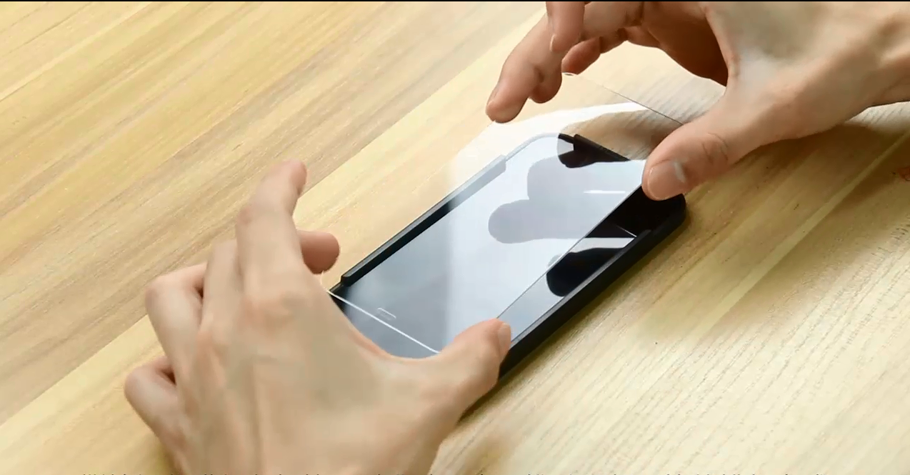 適用于iPhone 12 Pro鋼化膜真機測試