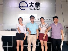 韓國客戶來訪，尋找優(yōu)質(zhì)水凝膜和iphone8鋼化膜