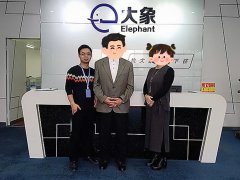 佛山客戶來大象電子鋼化膜定制工廠參觀考察